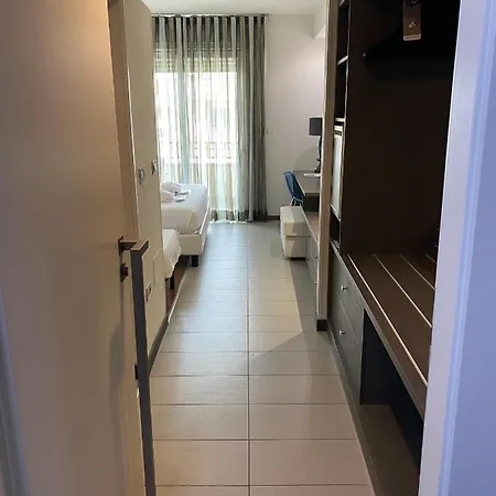 Yes Touring & 4* リミニ