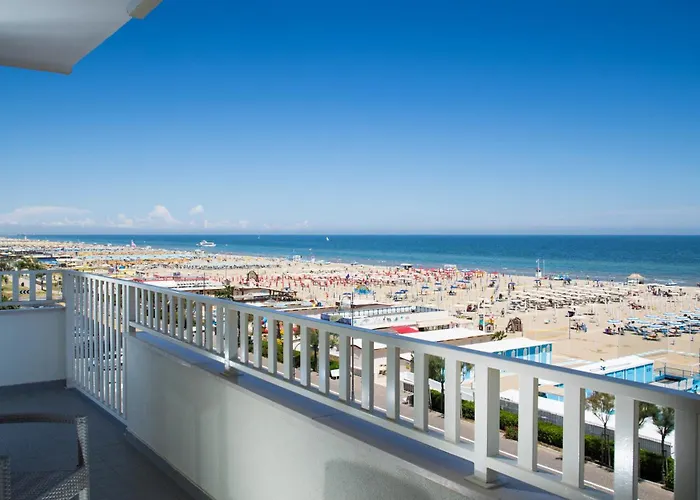 Yes Touring & Отель