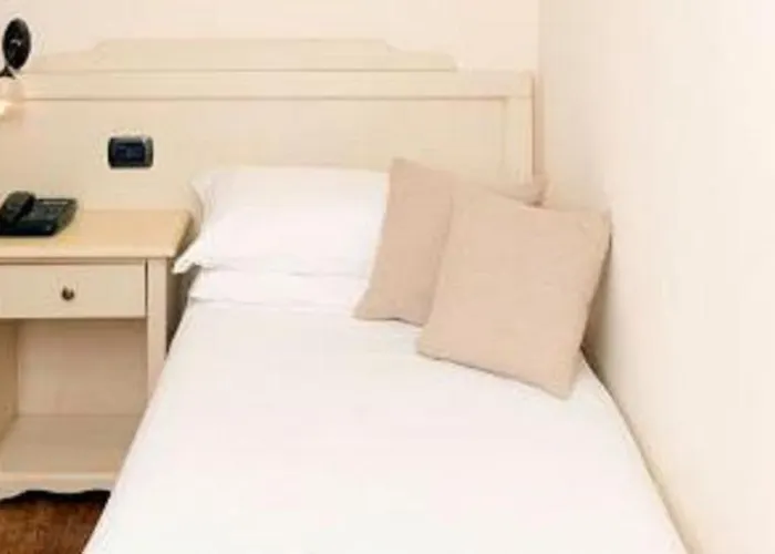 Hotel Yes Touring & 4*