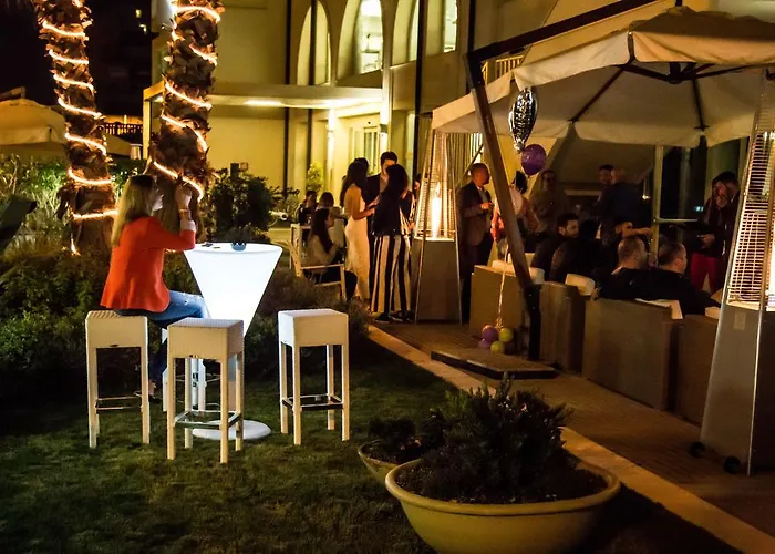 Отель Yes Touring & 4*