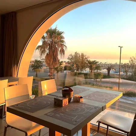 Ξενοδοχείο Yes Touring & 4*