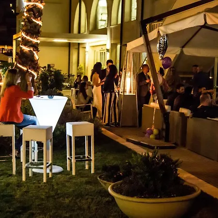 호텔 Yes Touring & 4*