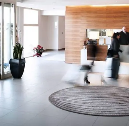 Hotell Yes Touring & 4*