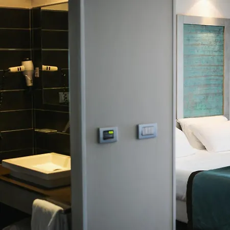 Yes Touring & Hotel 4*