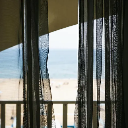 Yes Touring & 酒店 4*