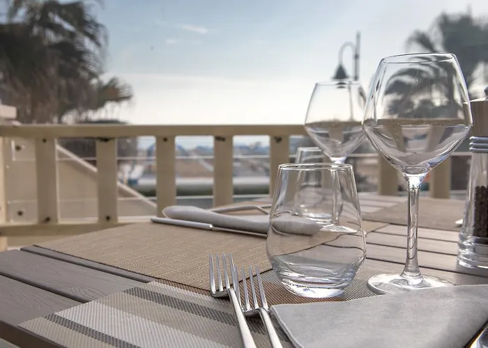 Yes Touring & 酒店 里米尼