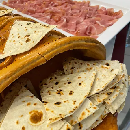 Yes Touring & Hotel 4*