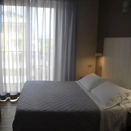 Yes Touring & Hotel