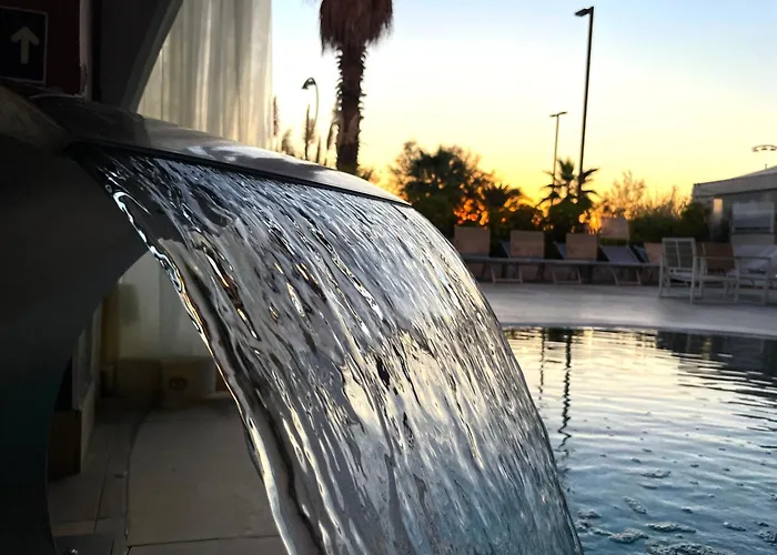 Yes Touring & Szálloda 4*